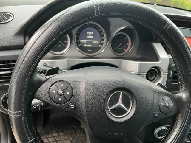 Чорний Мерседес 250, об'ємом двигуна 2.1 л та пробігом 215 тис. км за 19500 $, фото 5 на Automoto.ua