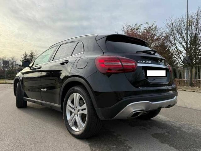 Черный Мерседес 250, объемом двигателя 2 л и пробегом 103 тыс. км за 12800 $, фото 5 на Automoto.ua