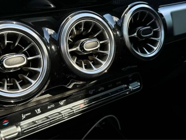 Черный Мерседес 250, объемом двигателя 2 л и пробегом 179 тыс. км за 677 $, фото 1 на Automoto.ua