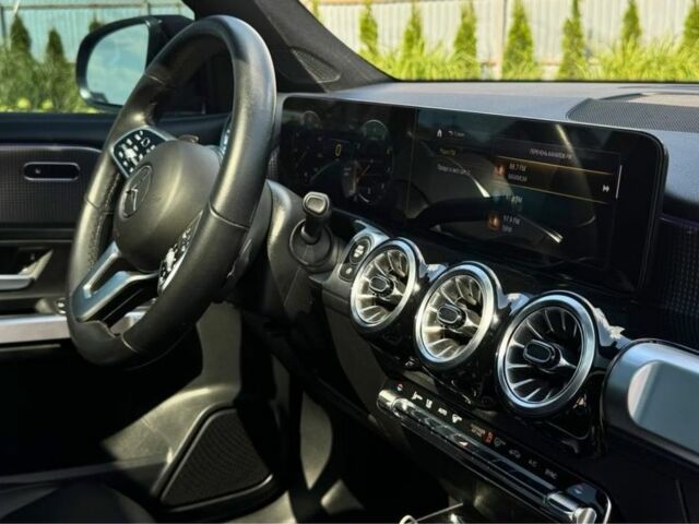 Черный Мерседес 250, объемом двигателя 2 л и пробегом 179 тыс. км за 677 $, фото 9 на Automoto.ua