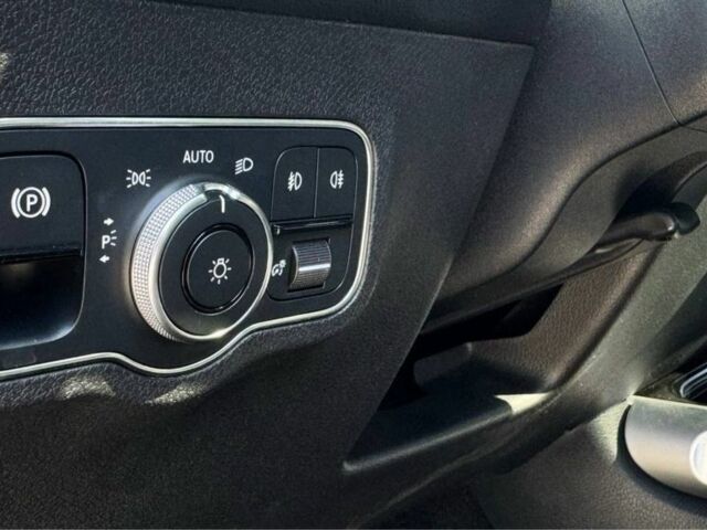 Черный Мерседес 250, объемом двигателя 2 л и пробегом 179 тыс. км за 677 $, фото 2 на Automoto.ua