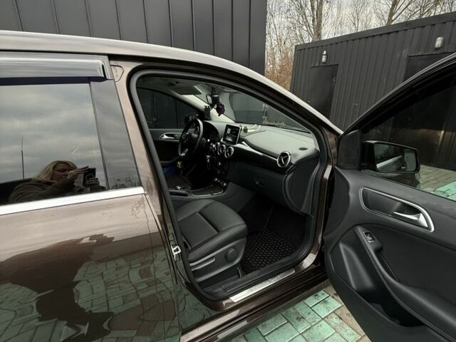 Коричневий Мерседес 250, об'ємом двигуна 0 л та пробігом 99 тис. км за 10900 $, фото 3 на Automoto.ua