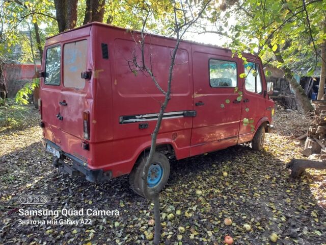 Червоний Мерседес 250, об'ємом двигуна 2 л та пробігом 500 тис. км за 1500 $, фото 4 на Automoto.ua