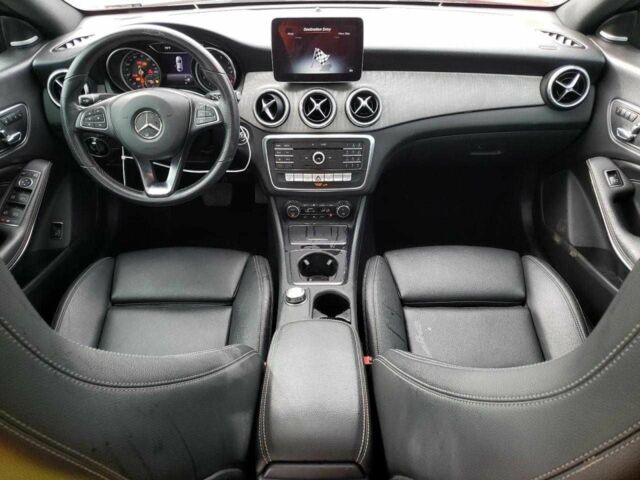 Красный Мерседес 250, объемом двигателя 2 л и пробегом 38 тыс. км за 3500 $, фото 7 на Automoto.ua