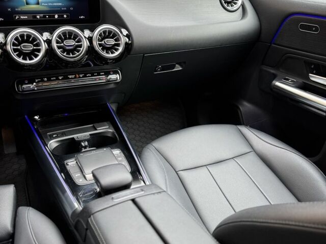 Красный Мерседес 250, объемом двигателя 2 л и пробегом 70 тыс. км за 28500 $, фото 10 на Automoto.ua