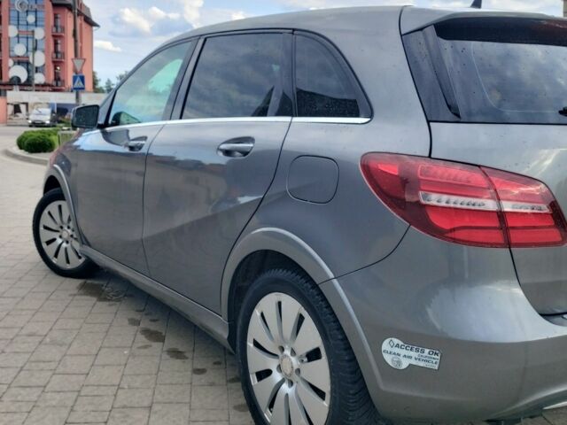 Сірий Мерседес 250, об'ємом двигуна 0 л та пробігом 120 тис. км за 9500 $, фото 3 на Automoto.ua