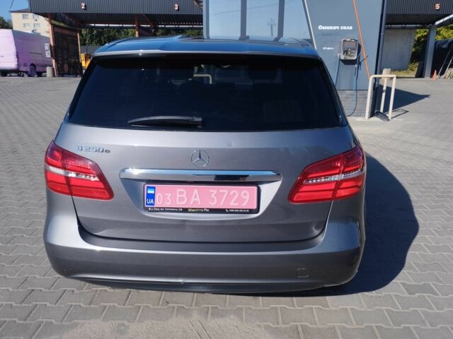 Серый Мерседес 250, объемом двигателя 0 л и пробегом 127 тыс. км за 10199 $, фото 4 на Automoto.ua