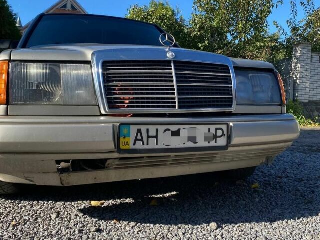 Серый Мерседес 250, объемом двигателя 2.5 л и пробегом 400 тыс. км за 1207 $, фото 6 на Automoto.ua