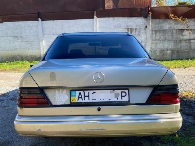Серый Мерседес 250, объемом двигателя 2.5 л и пробегом 400 тыс. км за 1207 $, фото 4 на Automoto.ua