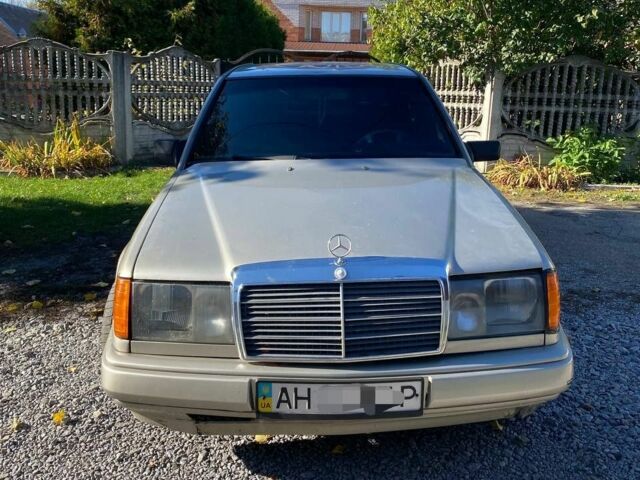 Серый Мерседес 250, объемом двигателя 2.5 л и пробегом 400 тыс. км за 1207 $, фото 5 на Automoto.ua