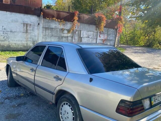 Серый Мерседес 250, объемом двигателя 2.5 л и пробегом 400 тыс. км за 1207 $, фото 2 на Automoto.ua