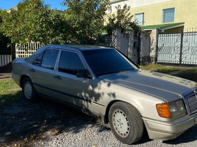 Серый Мерседес 250, объемом двигателя 2.5 л и пробегом 400 тыс. км за 1207 $, фото 3 на Automoto.ua