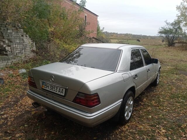 Серый Мерседес 250, объемом двигателя 0 л и пробегом 300 тыс. км за 3000 $, фото 2 на Automoto.ua