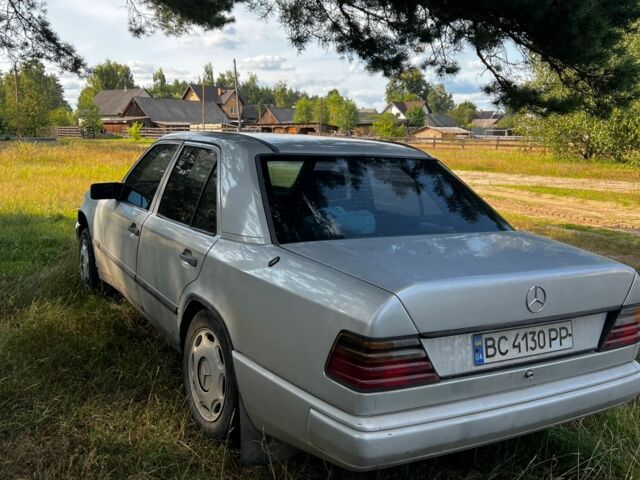 Серый Мерседес 250, объемом двигателя 2.5 л и пробегом 500 тыс. км за 1700 $, фото 1 на Automoto.ua