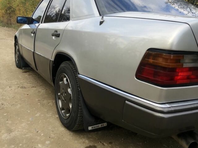 Сірий Мерседес 250, об'ємом двигуна 2.5 л та пробігом 494 тис. км за 3500 $, фото 4 на Automoto.ua