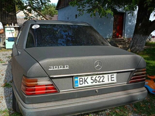 Серый Мерседес 250, объемом двигателя 2.5 л и пробегом 407 тыс. км за 2500 $, фото 4 на Automoto.ua