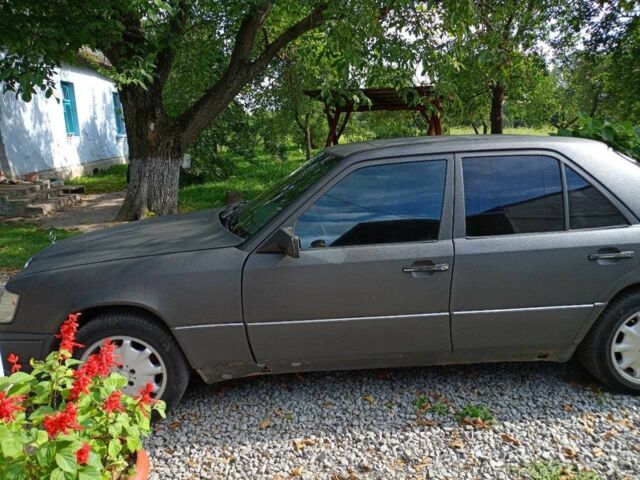 Серый Мерседес 250, объемом двигателя 2.5 л и пробегом 407 тыс. км за 2500 $, фото 3 на Automoto.ua