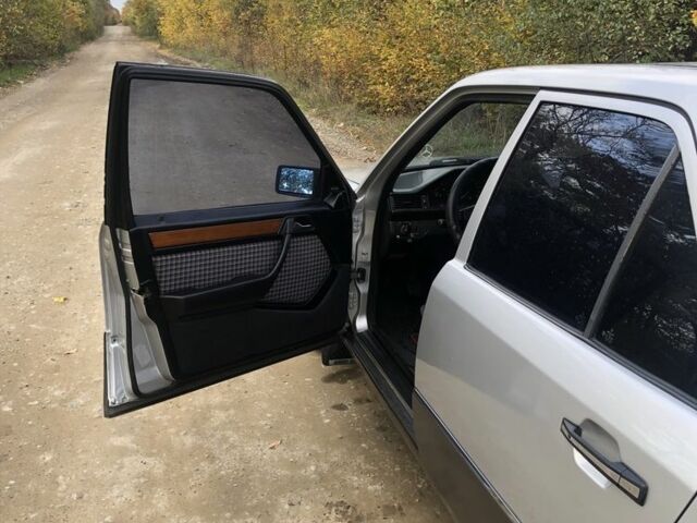 Сірий Мерседес 250, об'ємом двигуна 2.5 л та пробігом 494 тис. км за 3500 $, фото 10 на Automoto.ua