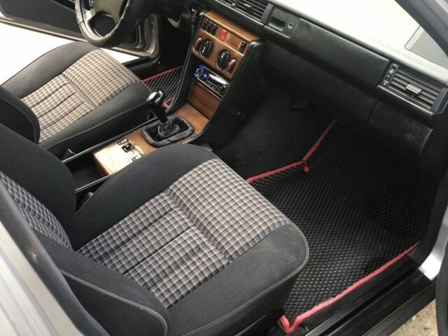 Сірий Мерседес 250, об'ємом двигуна 2.5 л та пробігом 494 тис. км за 3500 $, фото 9 на Automoto.ua