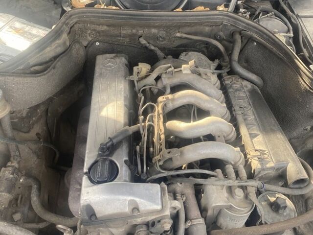 Серый Мерседес 250, объемом двигателя 2.5 л и пробегом 1000 тыс. км за 2200 $, фото 6 на Automoto.ua