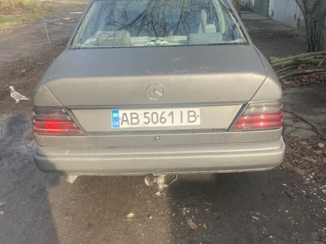 Серый Мерседес 250, объемом двигателя 2.5 л и пробегом 1000 тыс. км за 2200 $, фото 1 на Automoto.ua