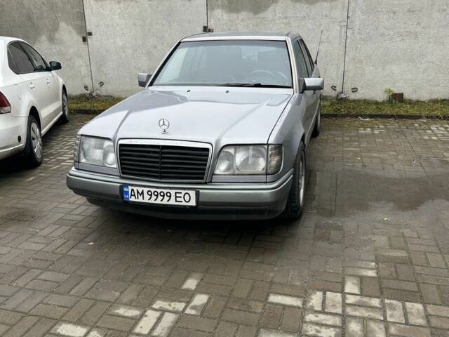 Серый Мерседес 250, объемом двигателя 2.5 л и пробегом 350 тыс. км за 3800 $, фото 1 на Automoto.ua