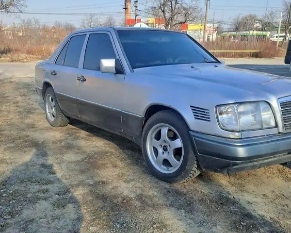 Мерседес 250 1993 в Звенигородка на Automoto.ua Серый Мерседес 250, объемом двигателя 2.5 л и пробегом 340 тыс. км за 1300 $, фото 2 на Automoto.ua
