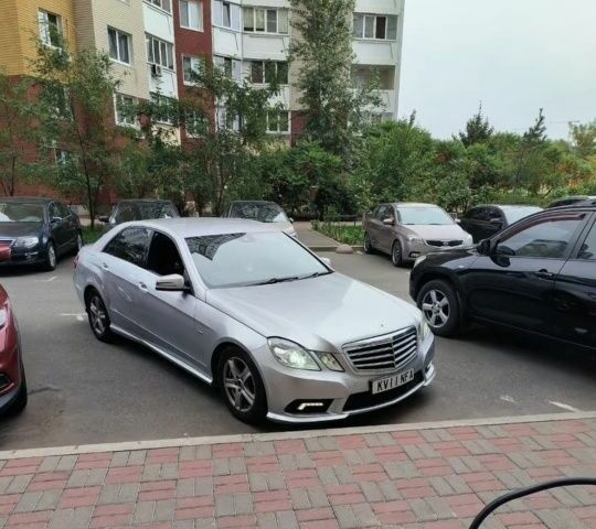 Серый Мерседес 250, объемом двигателя 2 л и пробегом 350 тыс. км за 6000 $, фото 4 на Automoto.ua