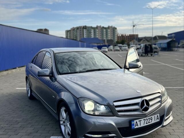 Сірий Мерседес 250, об'ємом двигуна 1.8 л та пробігом 243 тис. км за 8999 $, фото 1 на Automoto.ua