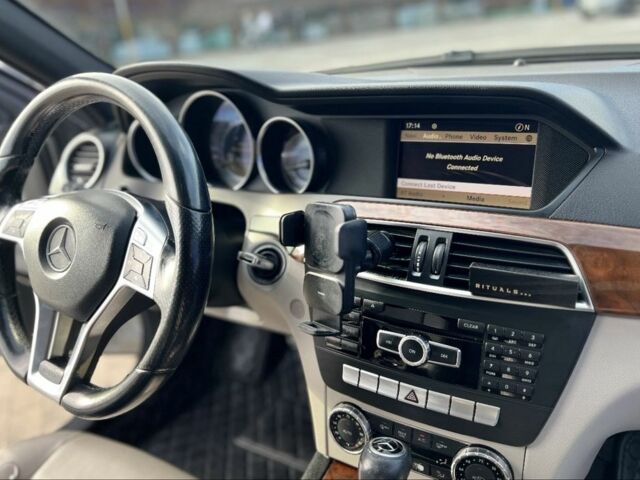 Сірий Мерседес 250, об'ємом двигуна 1.8 л та пробігом 243 тис. км за 8999 $, фото 7 на Automoto.ua