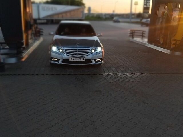 Серый Мерседес 250, объемом двигателя 2 л и пробегом 350 тыс. км за 5500 $, фото 13 на Automoto.ua