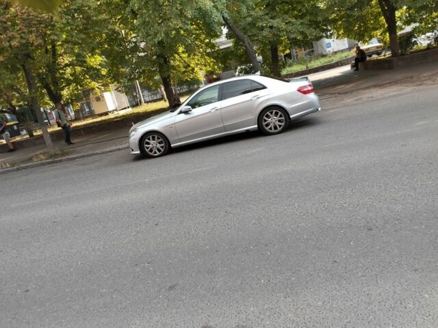 Серый Мерседес 250, объемом двигателя 2 л и пробегом 350 тыс. км за 6000 $, фото 6 на Automoto.ua