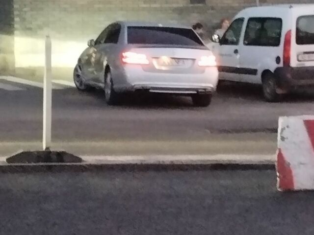 Серый Мерседес 250, объемом двигателя 2 л и пробегом 350 тыс. км за 6000 $, фото 2 на Automoto.ua