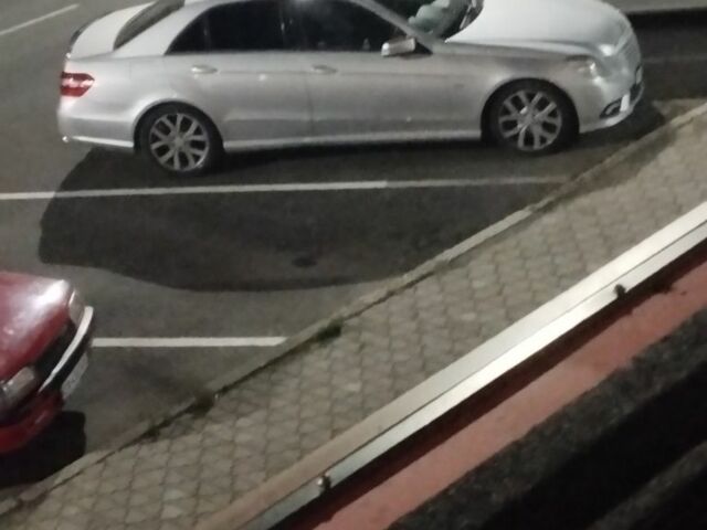 Серый Мерседес 250, объемом двигателя 2 л и пробегом 350 тыс. км за 5500 $, фото 12 на Automoto.ua