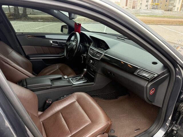 Сірий Мерседес 250, об'ємом двигуна 2.1 л та пробігом 345 тис. км за 13800 $, фото 13 на Automoto.ua