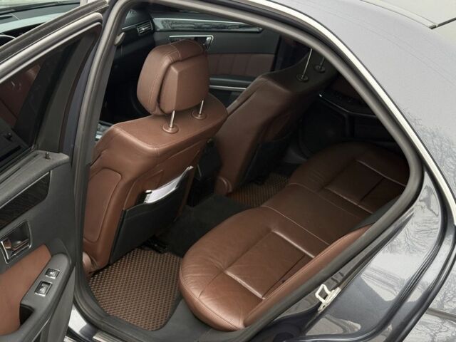 Сірий Мерседес 250, об'ємом двигуна 2.1 л та пробігом 345 тис. км за 13800 $, фото 11 на Automoto.ua