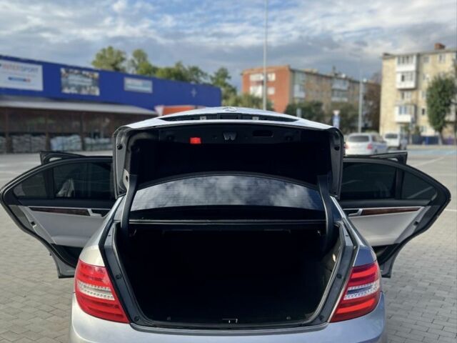 Сірий Мерседес 250, об'ємом двигуна 1.8 л та пробігом 243 тис. км за 8999 $, фото 4 на Automoto.ua