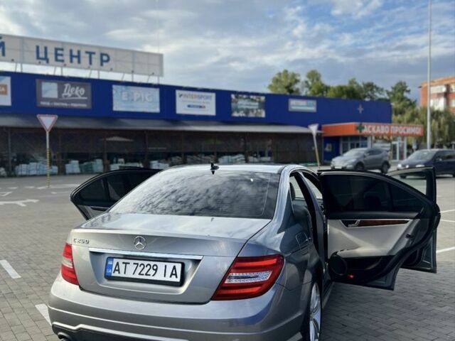 Сірий Мерседес 250, об'ємом двигуна 1.8 л та пробігом 243 тис. км за 8999 $, фото 3 на Automoto.ua