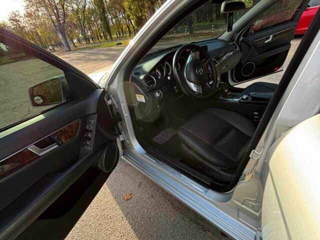 Мерседес 250 2013 в Павлограде на Automoto.ua Серый Мерседес 250, объемом двигателя 1.8 л и пробегом 280 тыс. км за 13500 $, фото 8 на Automoto.ua