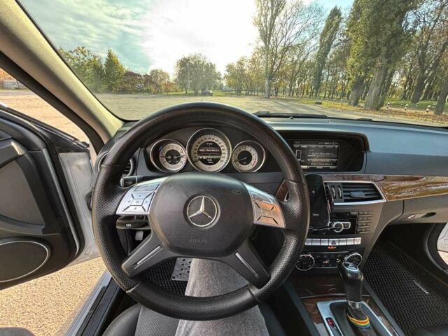 Мерседес 250 2013 в Павлограде на Automoto.ua Серый Мерседес 250, объемом двигателя 1.8 л и пробегом 280 тыс. км за 13500 $, фото 10 на Automoto.ua