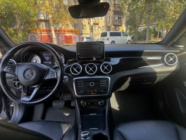 Серый Мерседес 250, объемом двигателя 2 л и пробегом 172 тыс. км за 14000 $, фото 18 на Automoto.ua