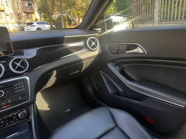 Серый Мерседес 250, объемом двигателя 2 л и пробегом 172 тыс. км за 14000 $, фото 15 на Automoto.ua