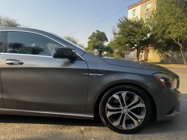 Серый Мерседес 250, объемом двигателя 2 л и пробегом 172 тыс. км за 14000 $, фото 4 на Automoto.ua