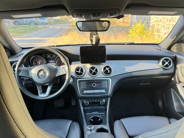 Серый Мерседес 250, объемом двигателя 2 л и пробегом 188 тыс. км за 21500 $, фото 9 на Automoto.ua