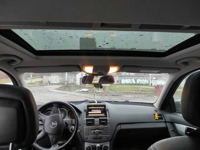 Серый Мерседес 250, объемом двигателя 2 л и пробегом 381 тыс. км за 9000 $, фото 2 на Automoto.ua