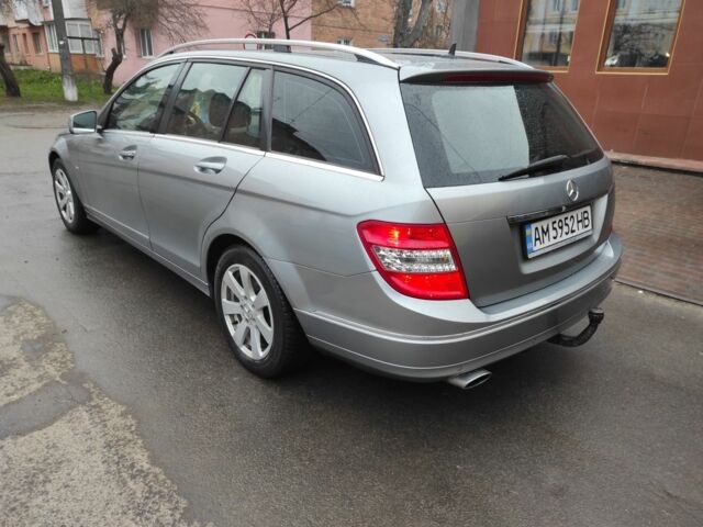 Серый Мерседес 250, объемом двигателя 2 л и пробегом 381 тыс. км за 9000 $, фото 7 на Automoto.ua