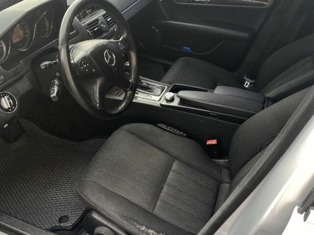 Серый Мерседес 250, объемом двигателя 2.1 л и пробегом 1 тыс. км за 6500 $, фото 4 на Automoto.ua