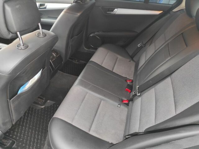 Серый Мерседес 250, объемом двигателя 2 л и пробегом 381 тыс. км за 9000 $, фото 6 на Automoto.ua