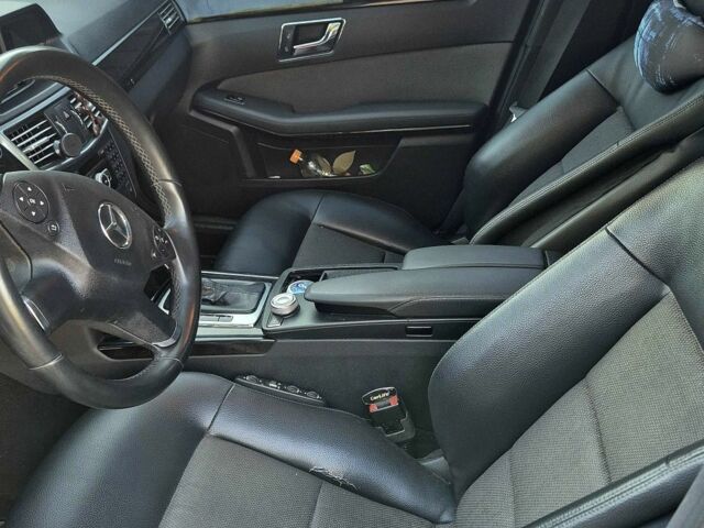 Серый Мерседес 250, объемом двигателя 2.2 л и пробегом 339 тыс. км за 14500 $, фото 7 на Automoto.ua