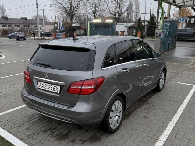 Серый Мерседес 250, объемом двигателя 0 л и пробегом 140 тыс. км за 8350 $, фото 2 на Automoto.ua